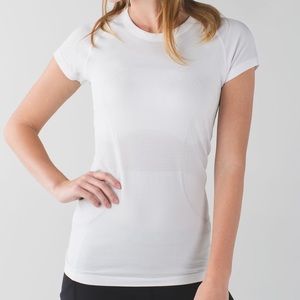 WHITE LULULEMON SWIFTLY TEE!
